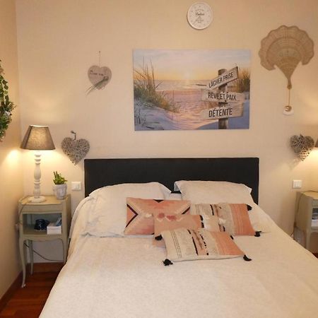 Chambre Le Mas D'Adelice Taulignan Exterior photo